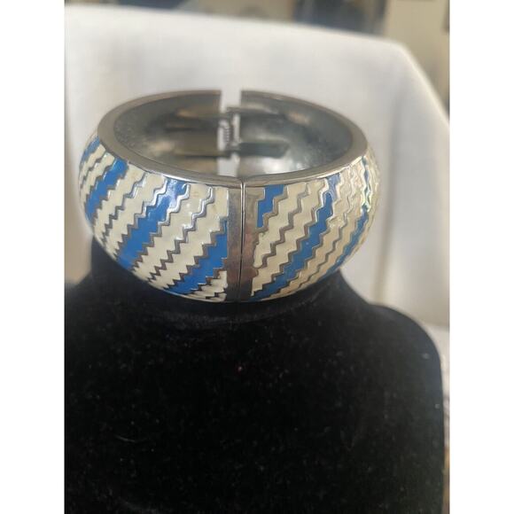 Vintage Silver Tone, Blue and Cream Enamel Spring Loaded Bracelet - Picture 4 of 9